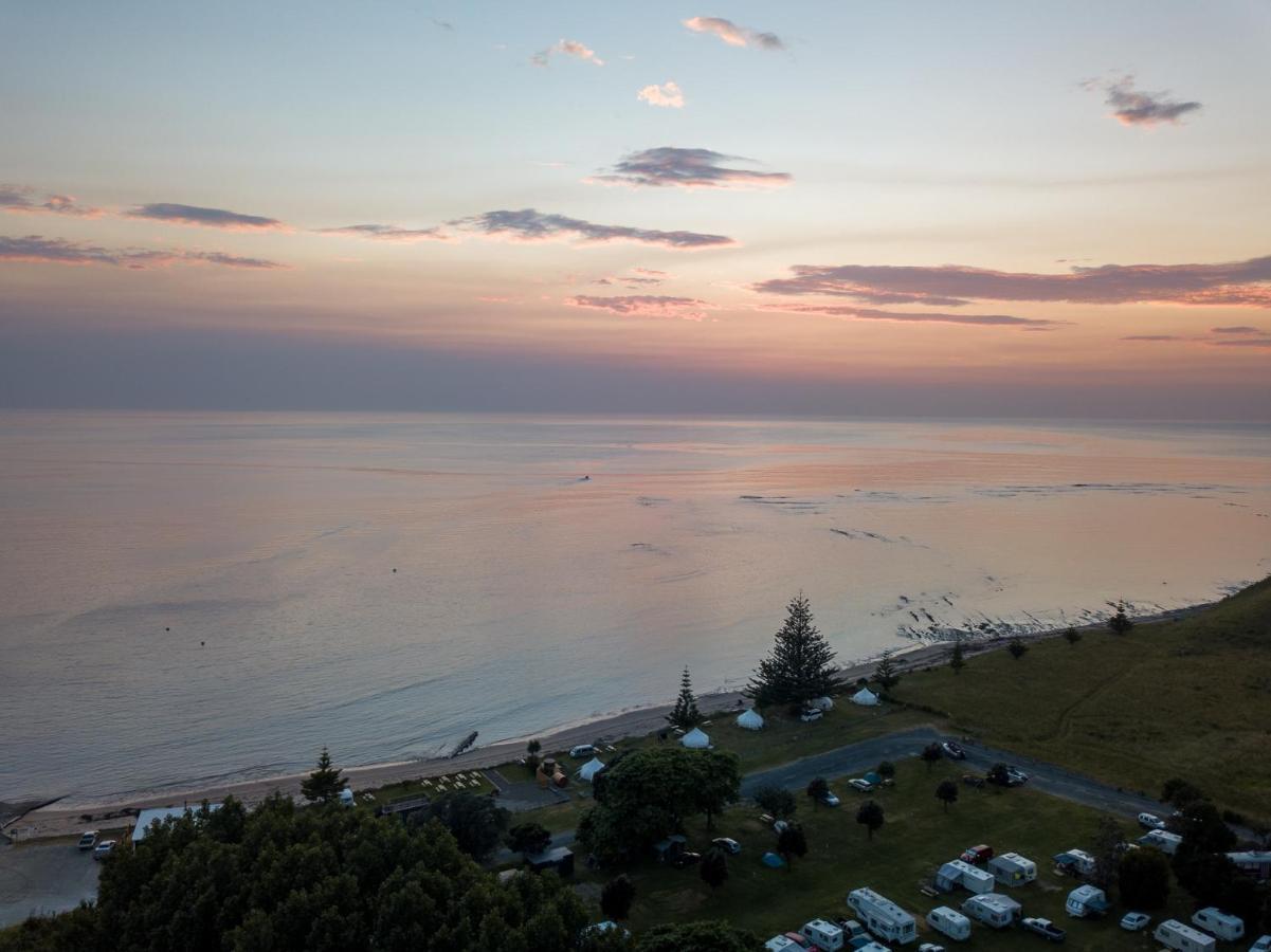 Tatapouri Bay Hotel Gisborne Exterior photo