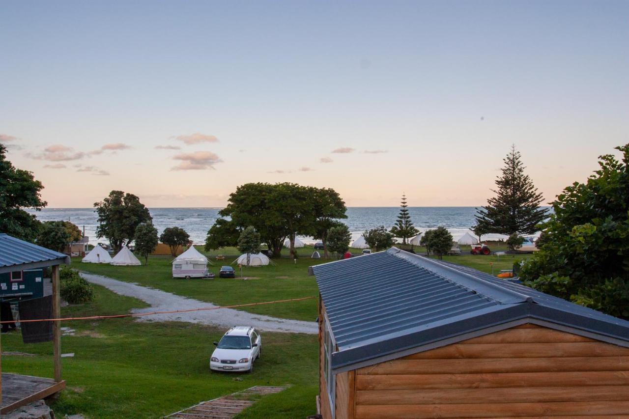 Tatapouri Bay Hotel Gisborne Exterior photo